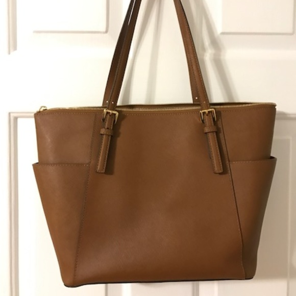 Michael Kors Large Jet Set Leather Tote - Picture 2 of 4